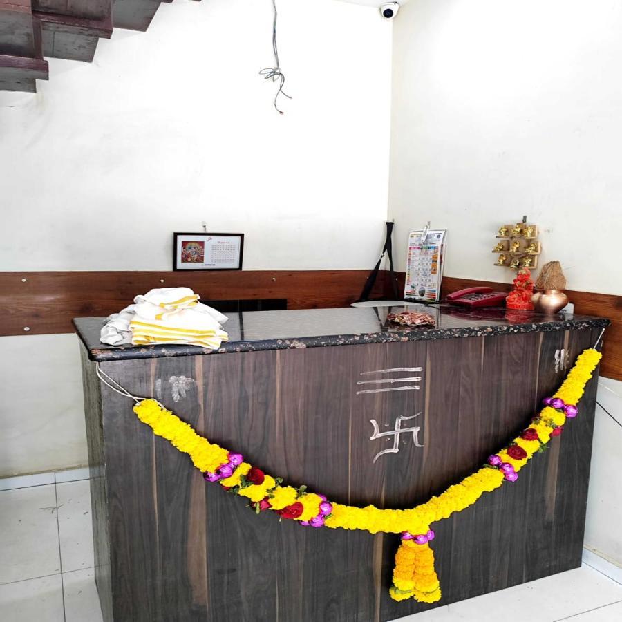 Borivali Executive - Near Borivali Railway Station