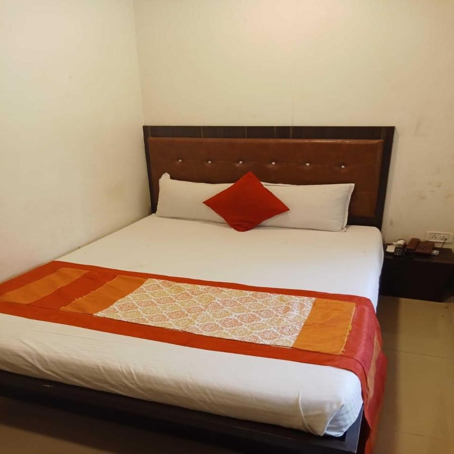 Hotel Borivali Executive - Near Borivali Railway Station Bombay