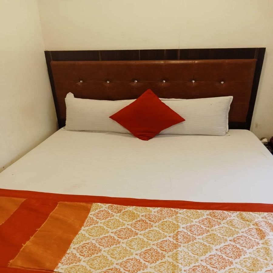 Borivali Executive - Near Borivali Railway Station