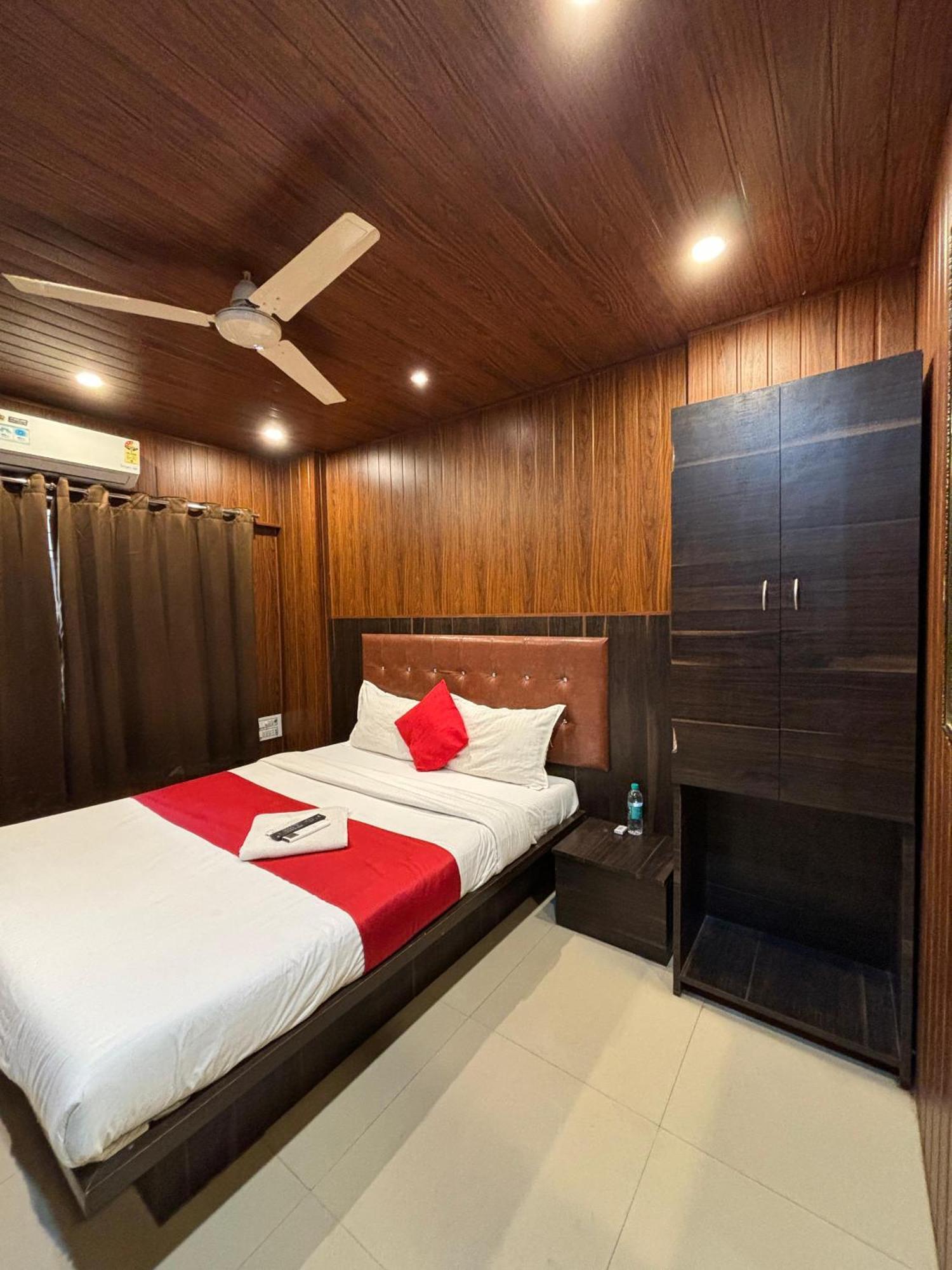 Hotel Borivali Executive - Near Borivali Railway Station